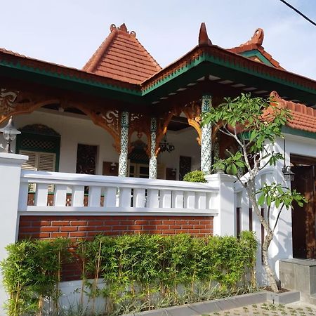 Rumah Jawa Guest House Yogyakarta Exterior photo