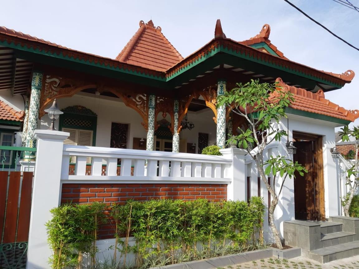 Rumah Jawa Guest House Yogyakarta Exterior photo